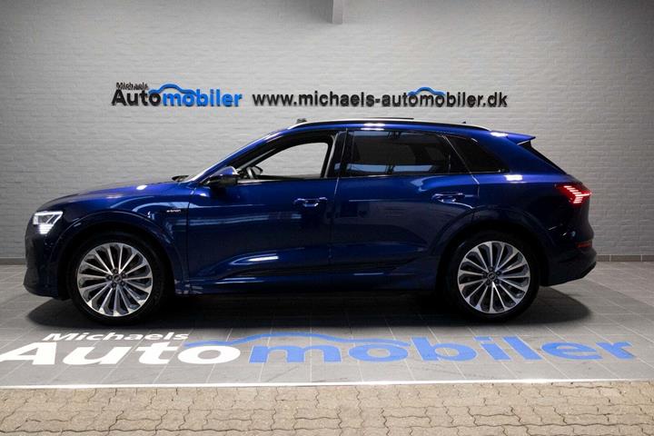 Blå Audi e-tron fra 2021
