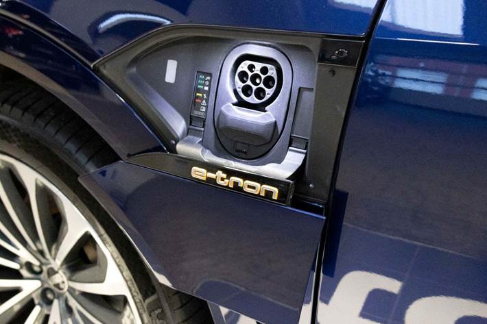 Blå Audi e-tron fra 2021