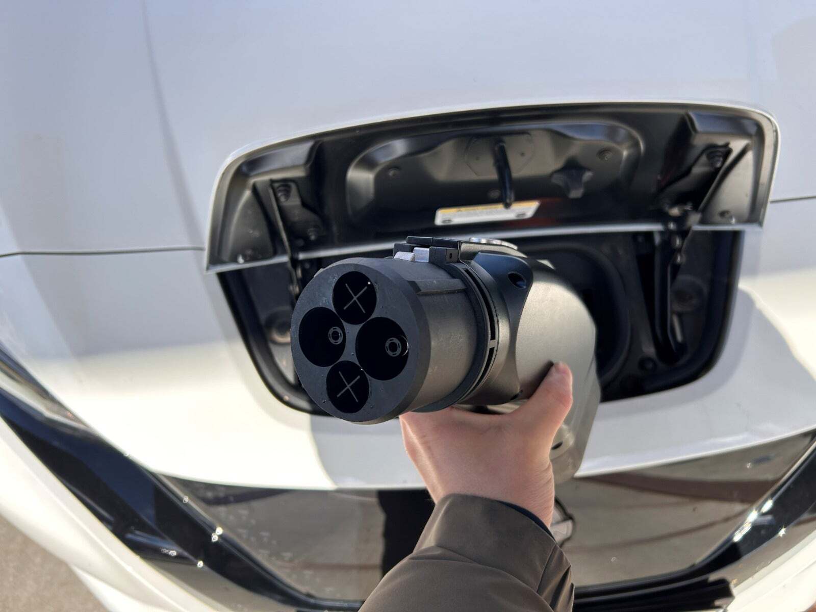 Hvid Nissan Leaf fra 2024