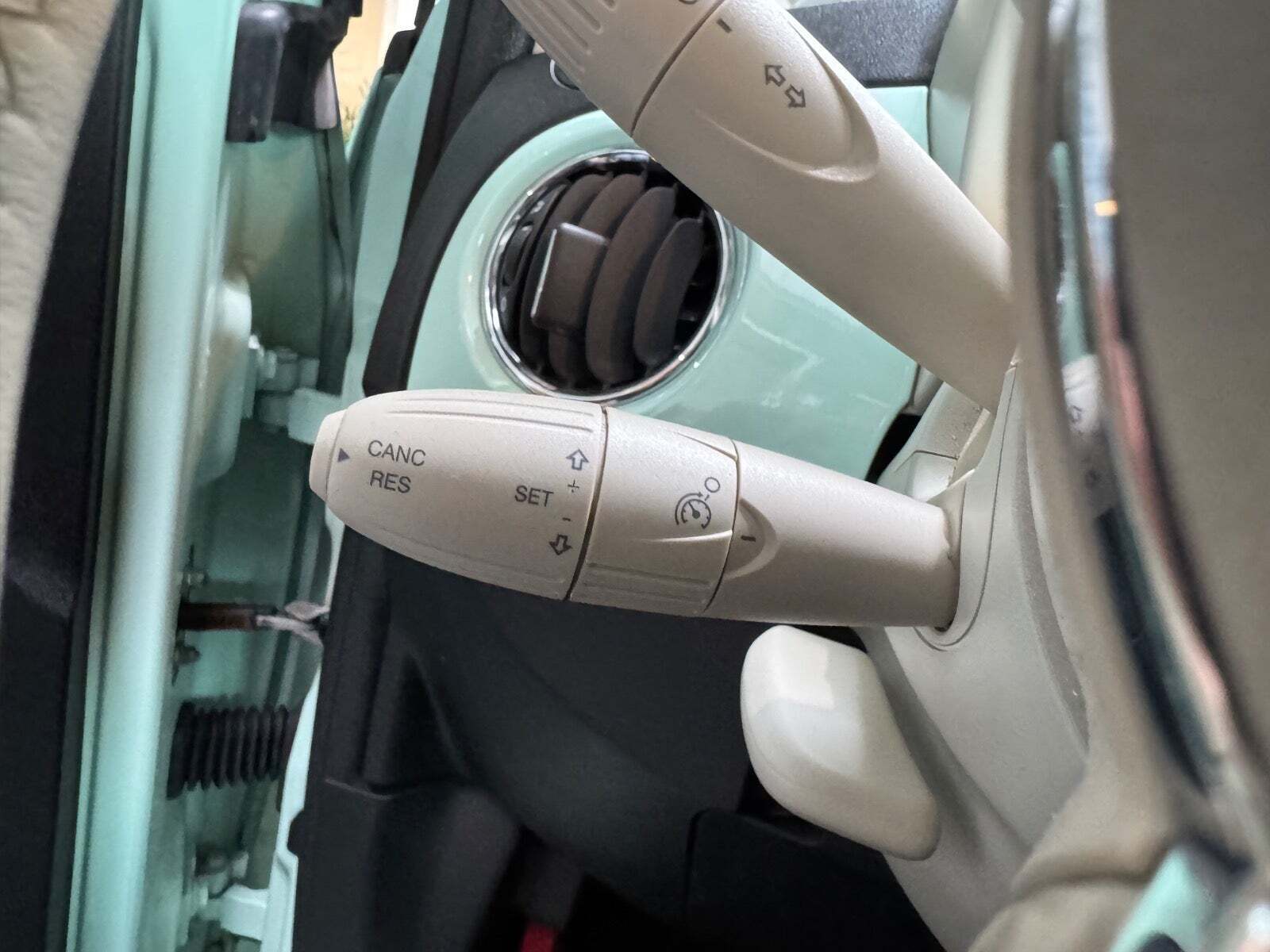 Grøn Fiat 500 fra 2018