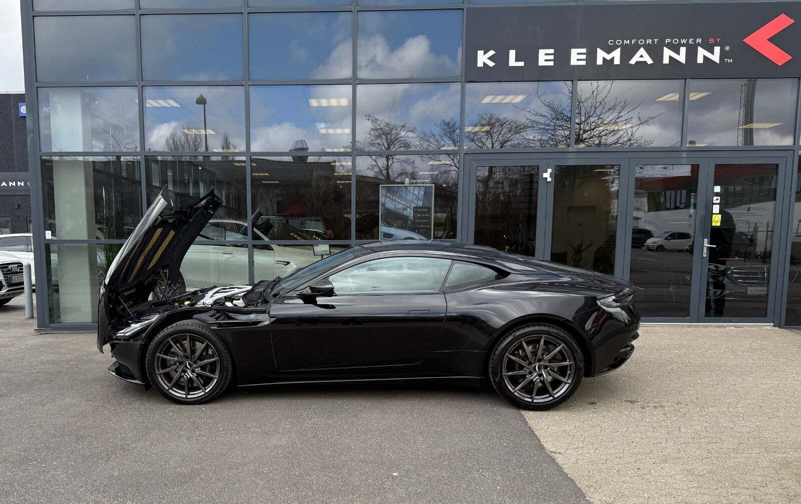 Sort Aston Martin DB11 fra 2018