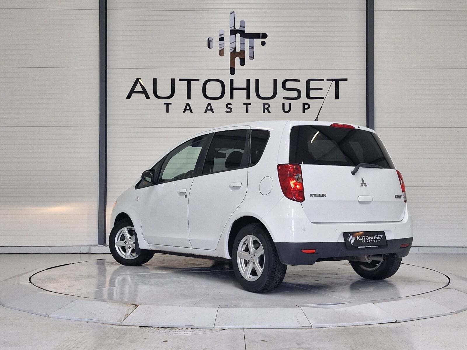Hvid Mitsubishi Colt fra 2011
