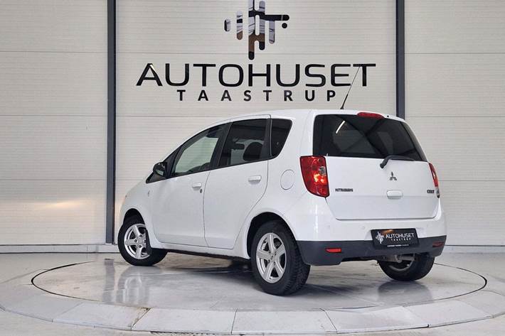Hvid Mitsubishi Colt fra 2011