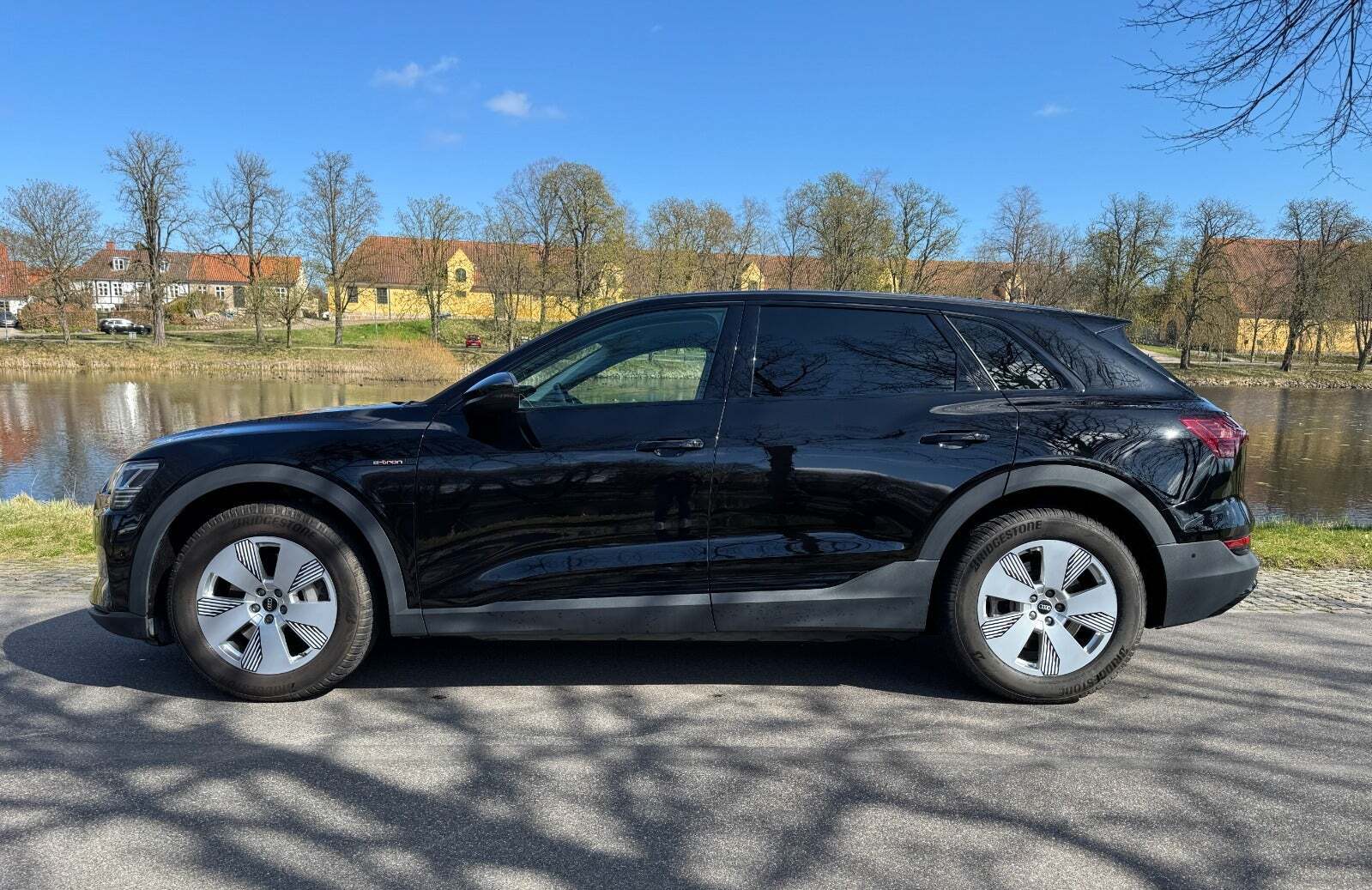 Sort Audi e-tron fra 2022