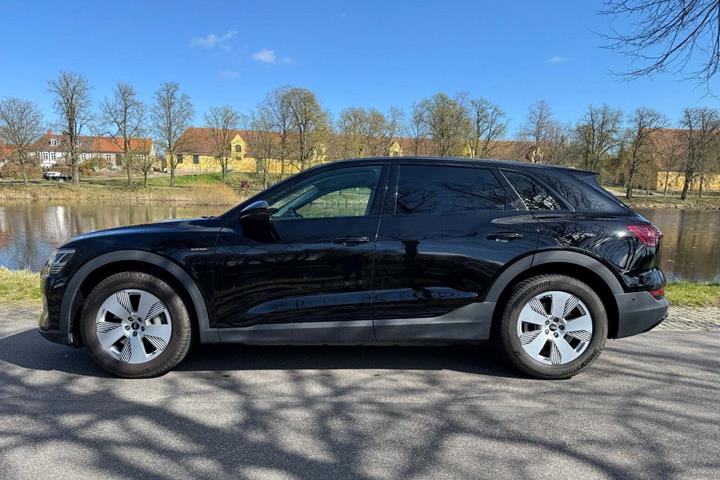 Sort Audi e-tron fra 2022