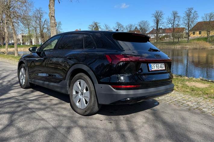 Sort Audi e-tron fra 2022