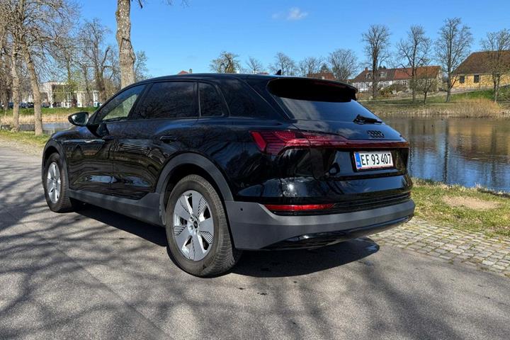 Sort Audi e-tron fra 2022