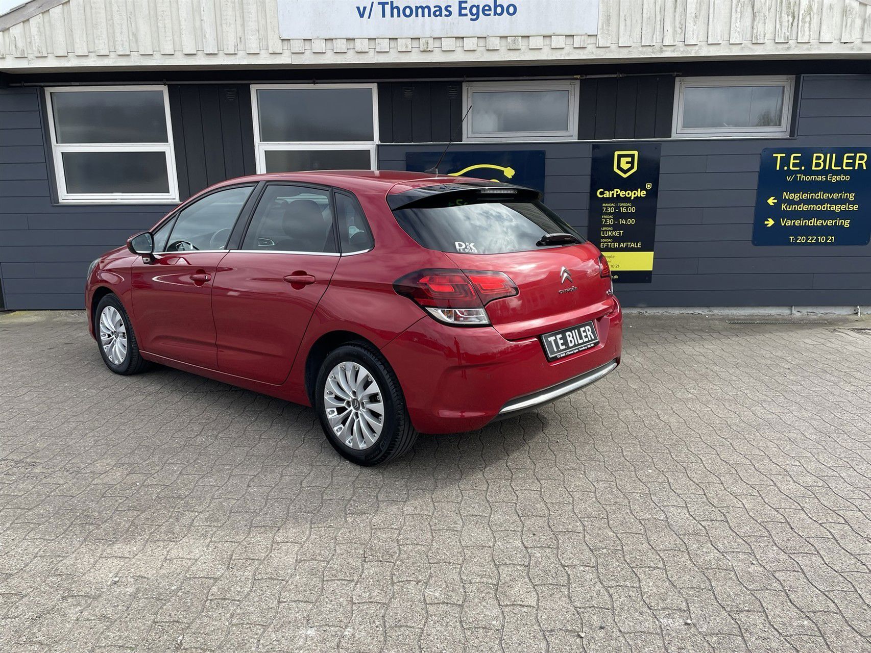 Rød Citroën C4 fra 2015