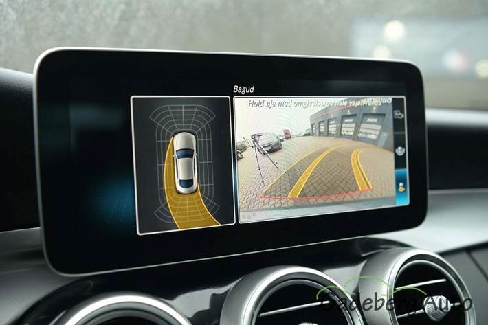 Grå Mercedes C300 fra 2020