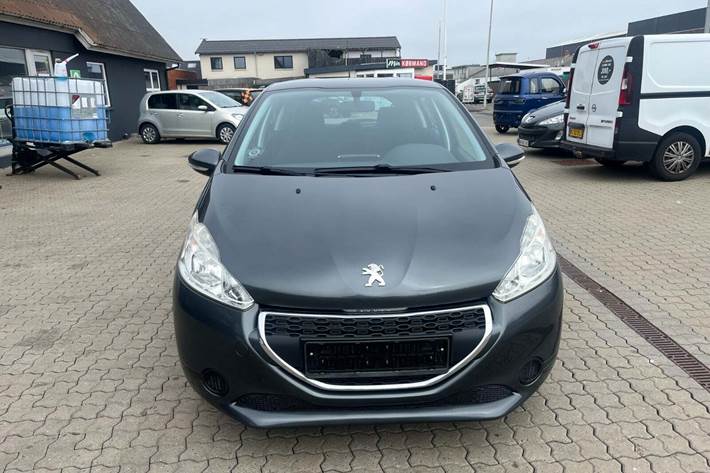 Grå Peugeot 208 fra 2012