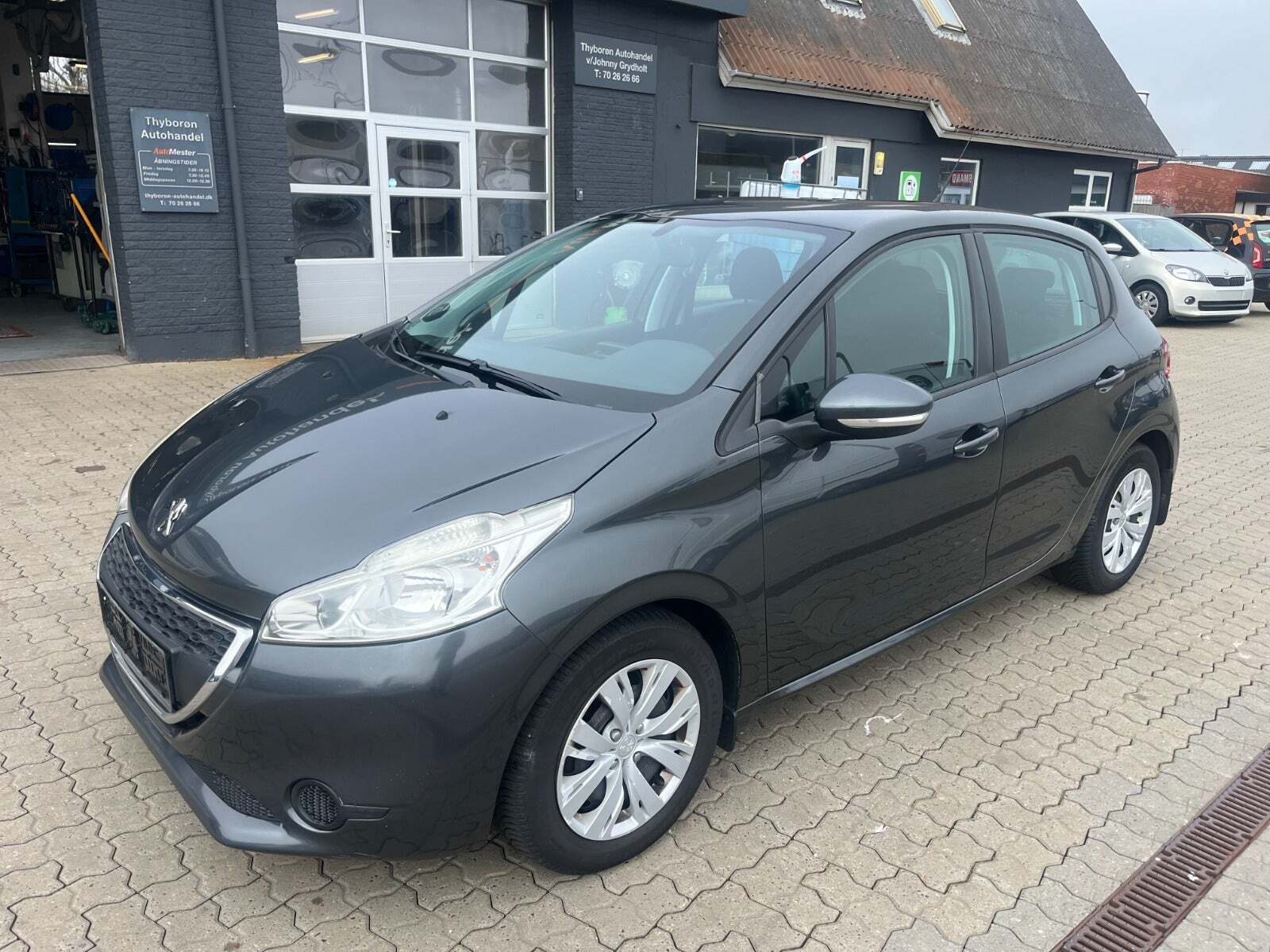 Grå Peugeot 208 fra 2012