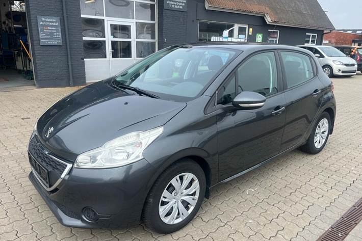 Grå Peugeot 208 fra 2012