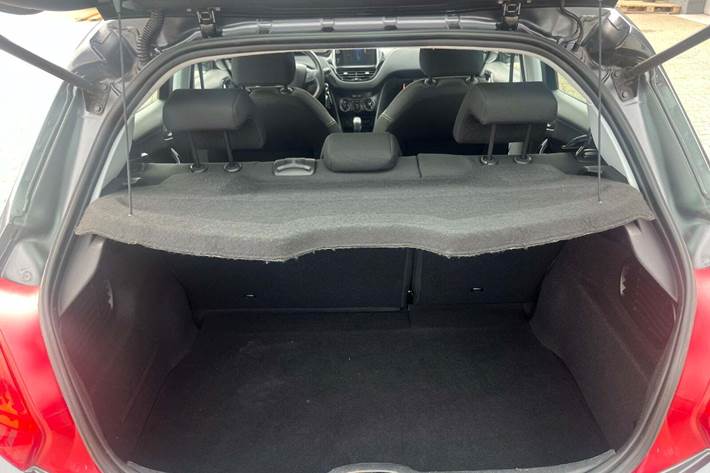 Grå Peugeot 208 fra 2012