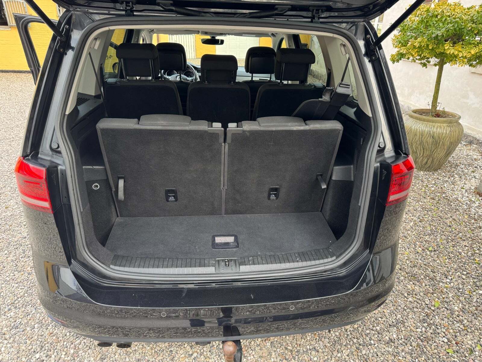 Sort VW Touran fra 2017