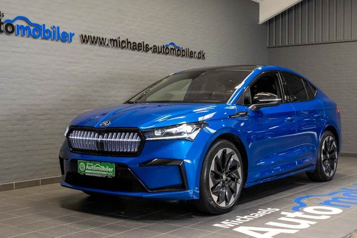Blå Skoda Enyaq fra 2023 set udefra