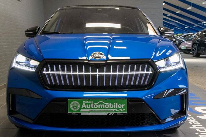 Blå Skoda Enyaq fra 2023