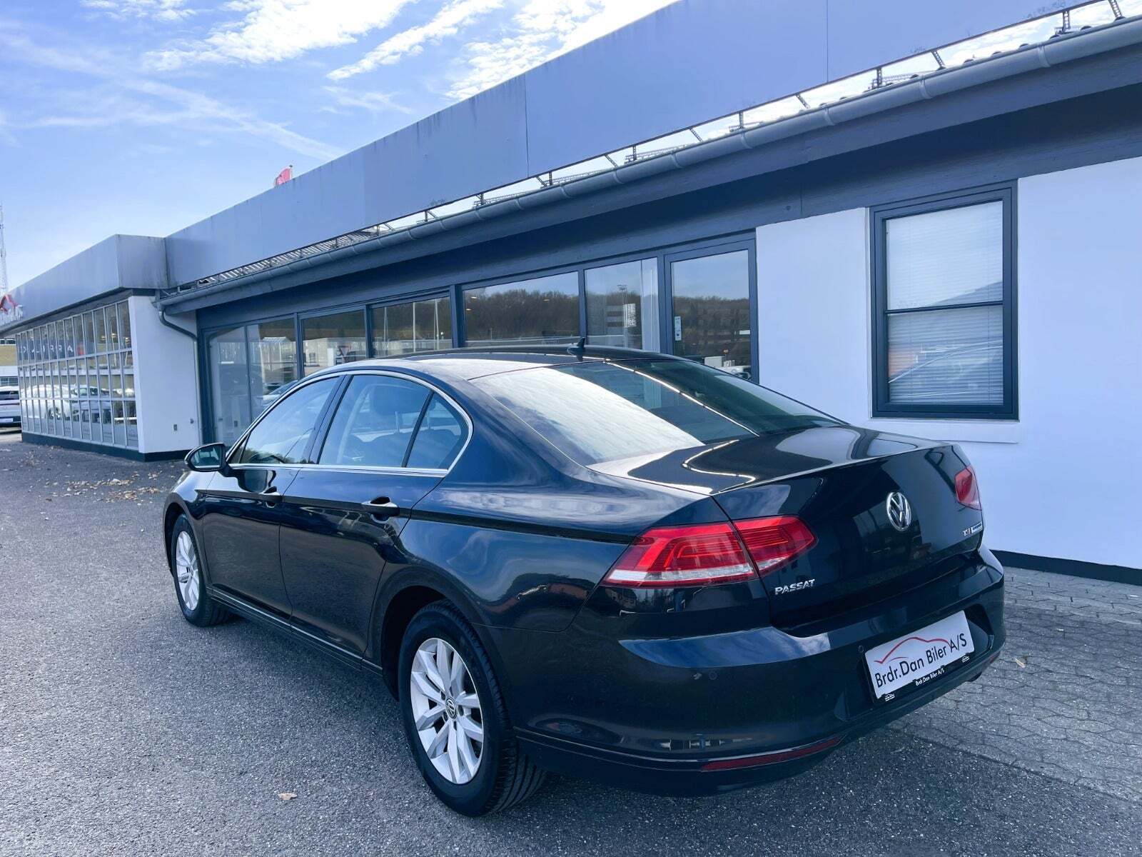 Sort VW Passat fra 2017