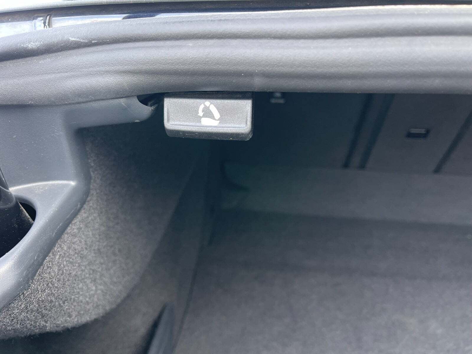 Sort VW Passat fra 2017