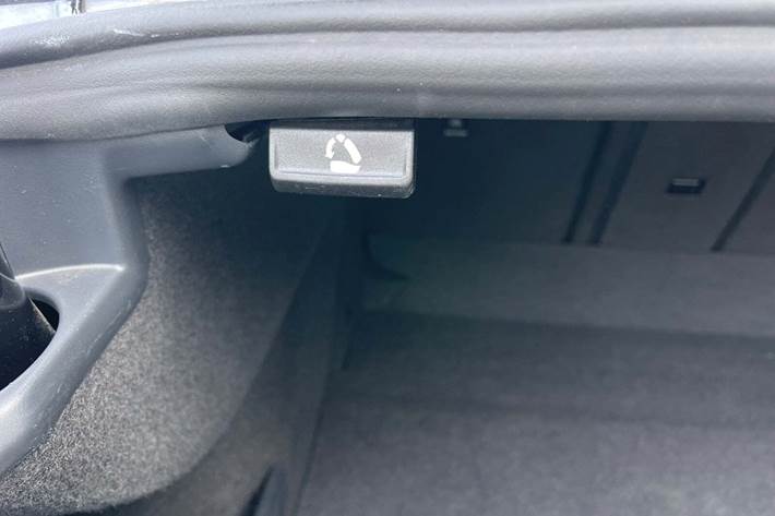 Sort VW Passat fra 2017