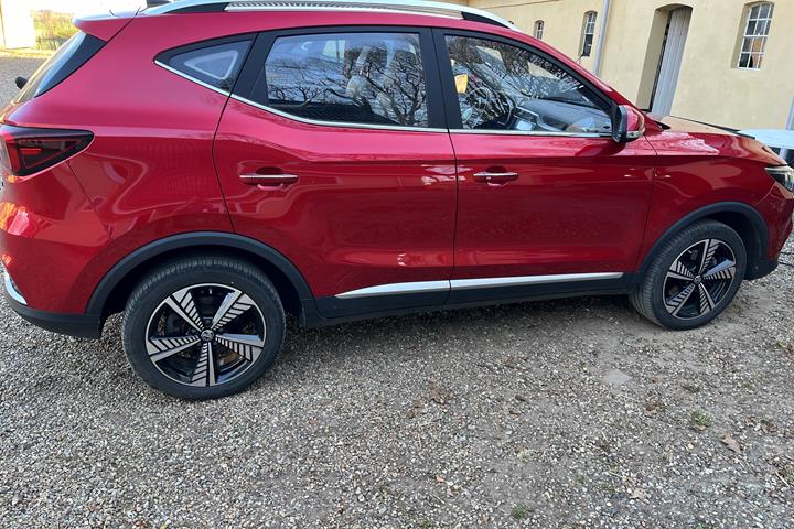 Rød MG ZS EV fra 2021