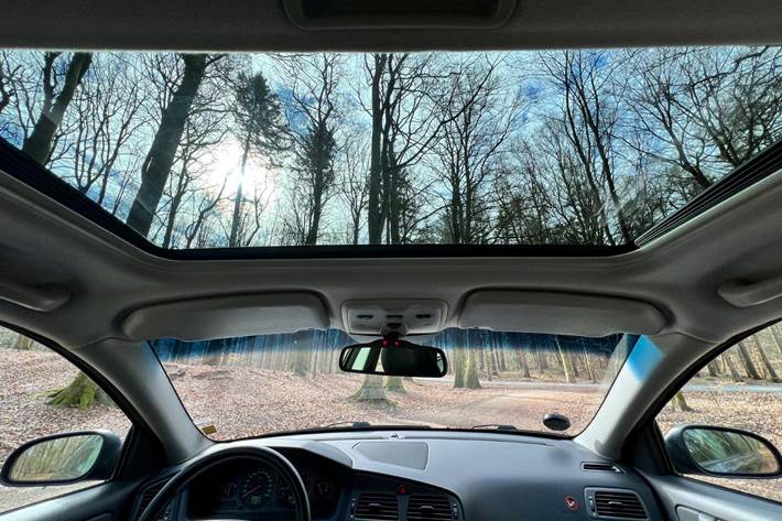 Blå Volvo V70 fra 2000