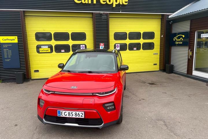 Rød Kia e-Soul fra 2019 set udefra