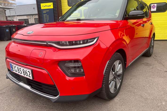 Rød Kia e-Soul fra 2019 set udefra