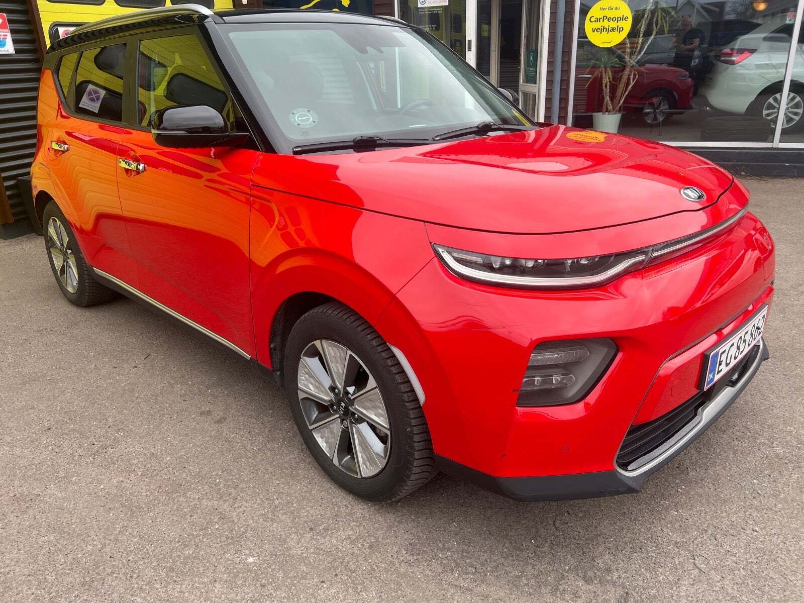 Rød Kia e-Soul fra 2019 set udefra