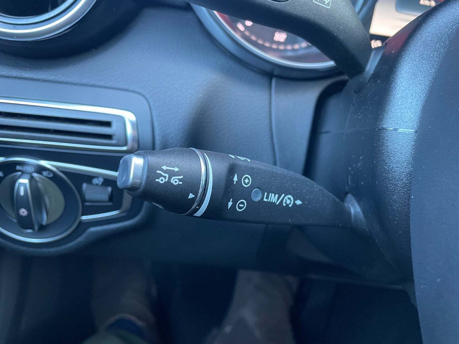 Grå Mercedes C220 d fra 2017