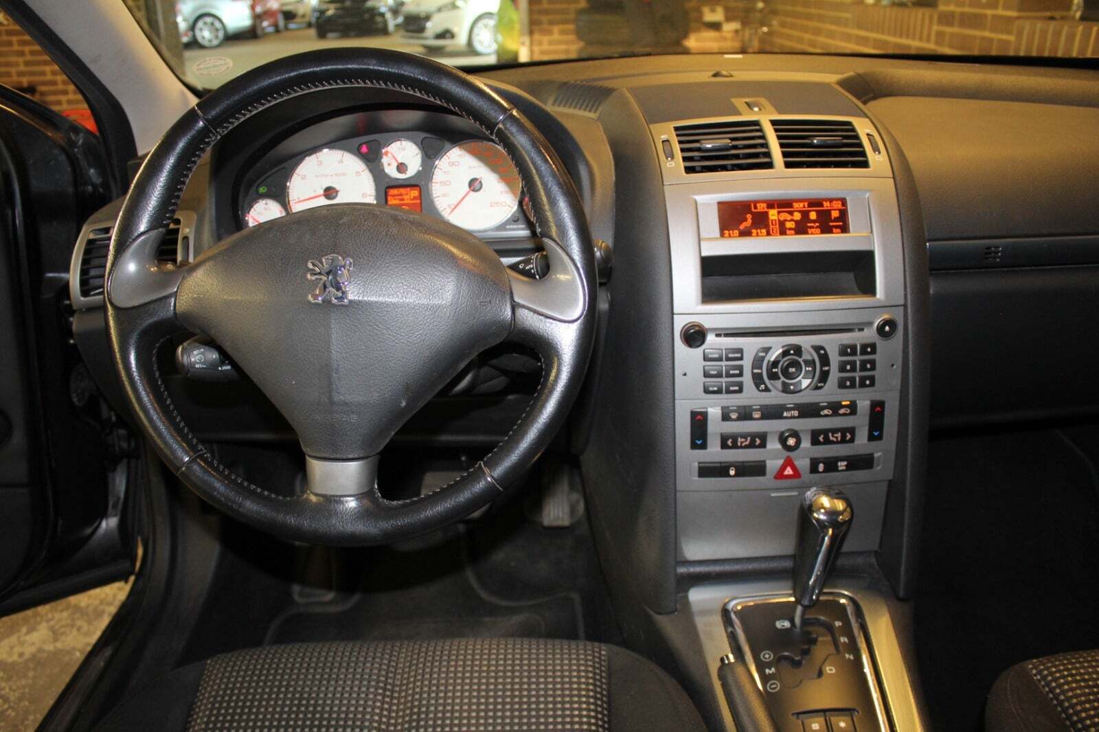 Sort Peugeot 407 fra 2004