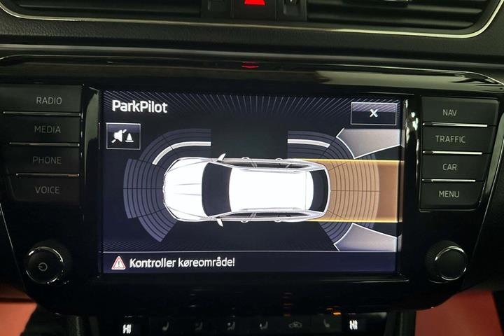 Hvid Skoda Superb fra 2017