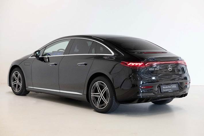 Sort Mercedes EQE350 fra 2024