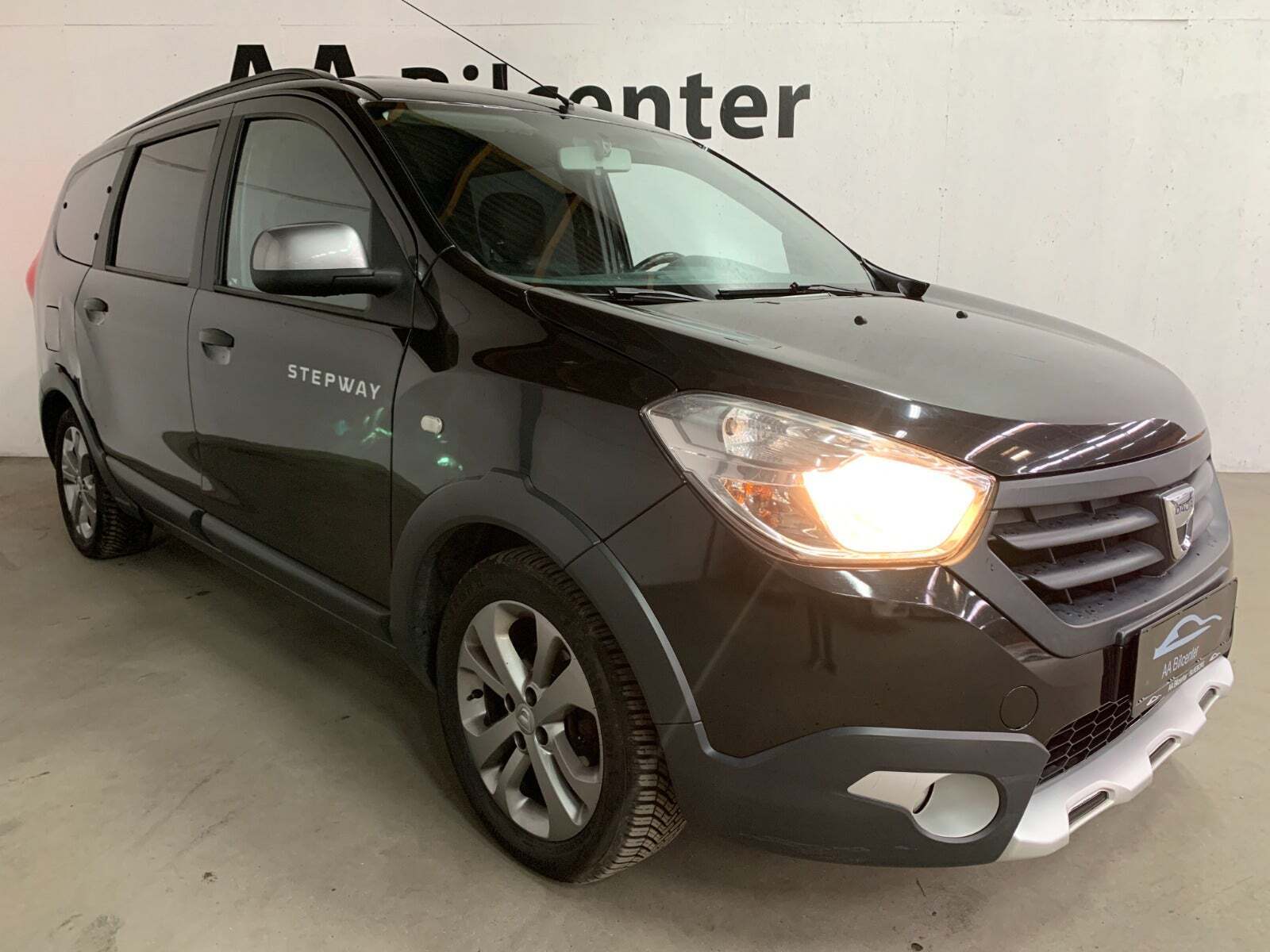 Sort Dacia Lodgy fra 2016 set udefra