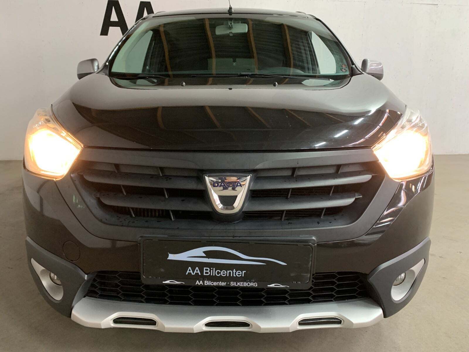 Sort Dacia Lodgy fra 2016