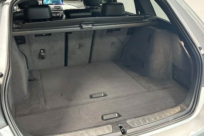 Sølv BMW 328i fra 2014