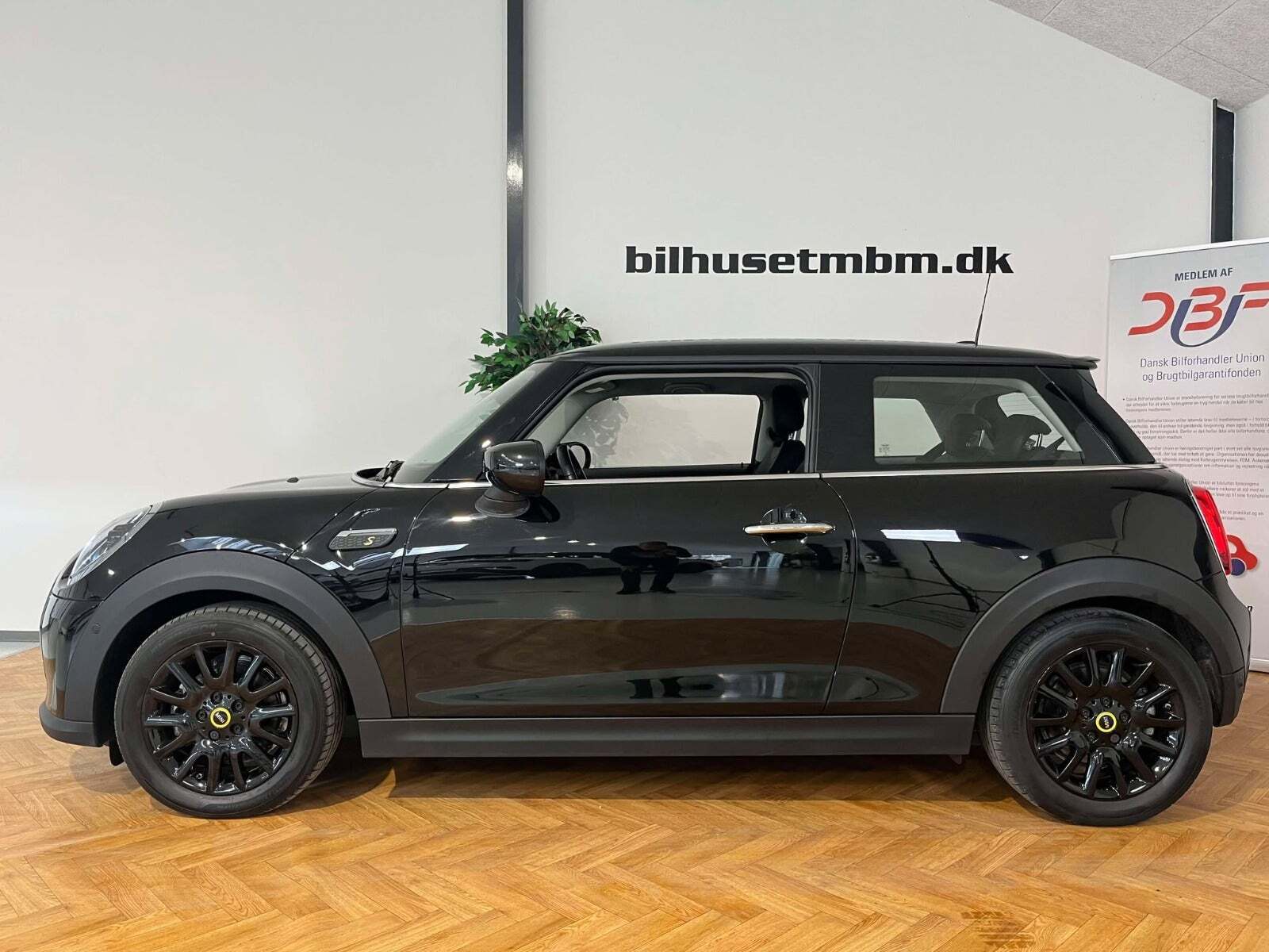 Sort Mini Cooper SE fra 2022