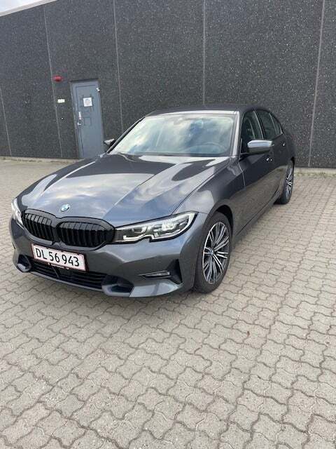 undefined BMW 320i fra 2020 set udefra