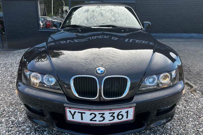 Sort BMW Z3 fra 1998 set udefra