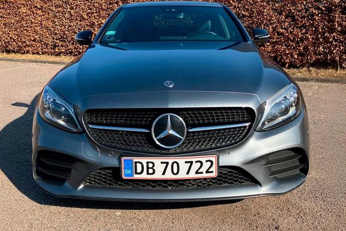 Grå Mercedes C220 d fra 2020