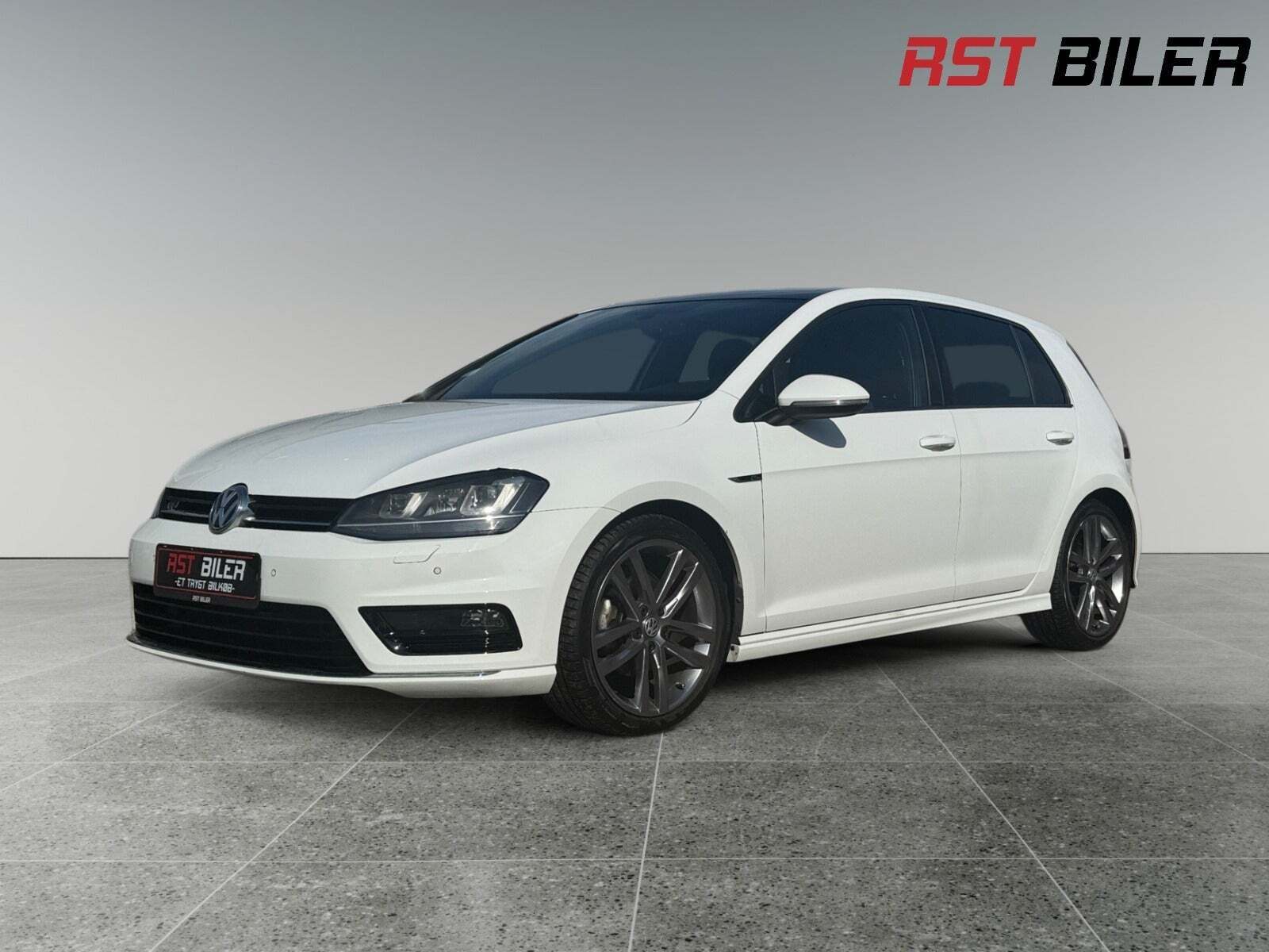 Hvid VW Golf VII fra 2017 set udefra