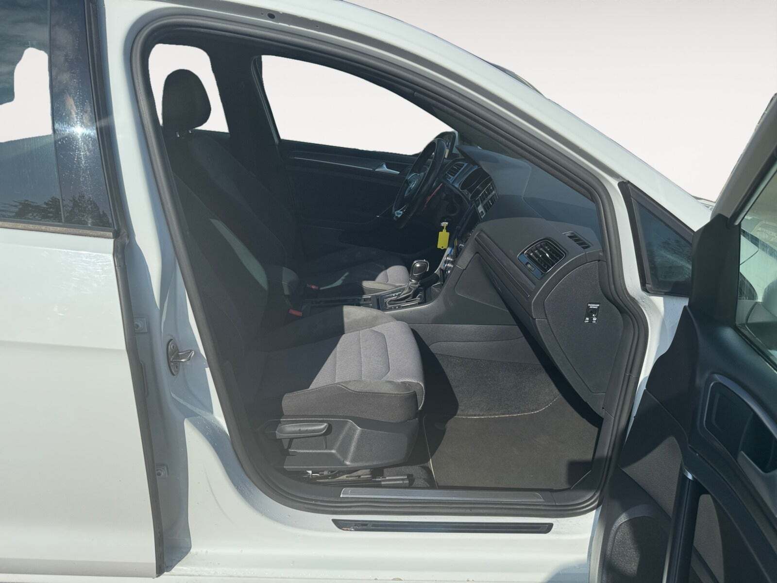 Hvid VW Golf VII fra 2017