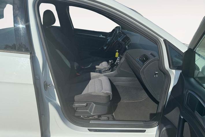 Hvid VW Golf VII fra 2017