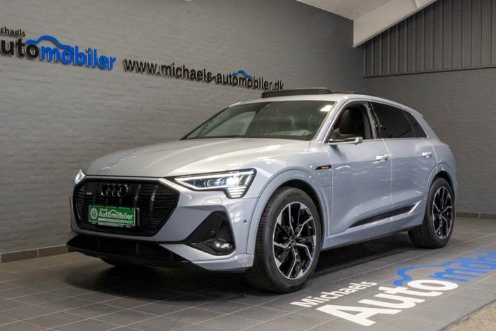 Sølv Audi e-tron fra 2021 set udefra