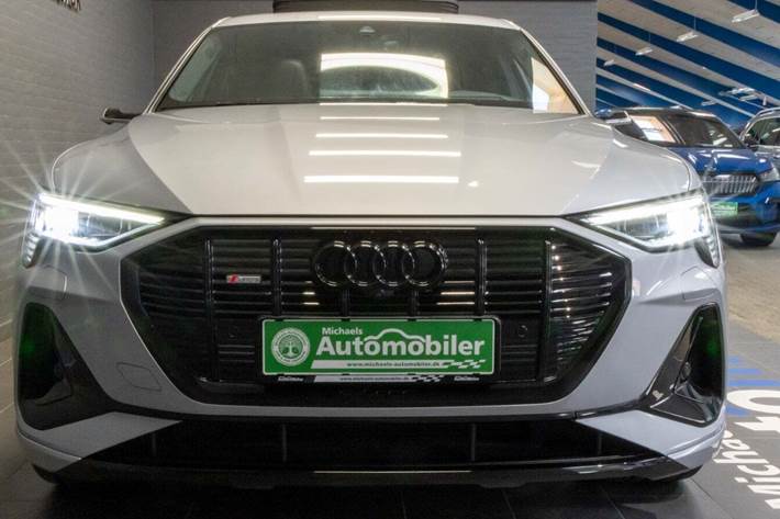 Sølv Audi e-tron fra 2021