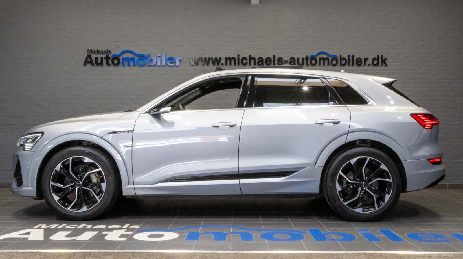 Sølv Audi e-tron fra 2021