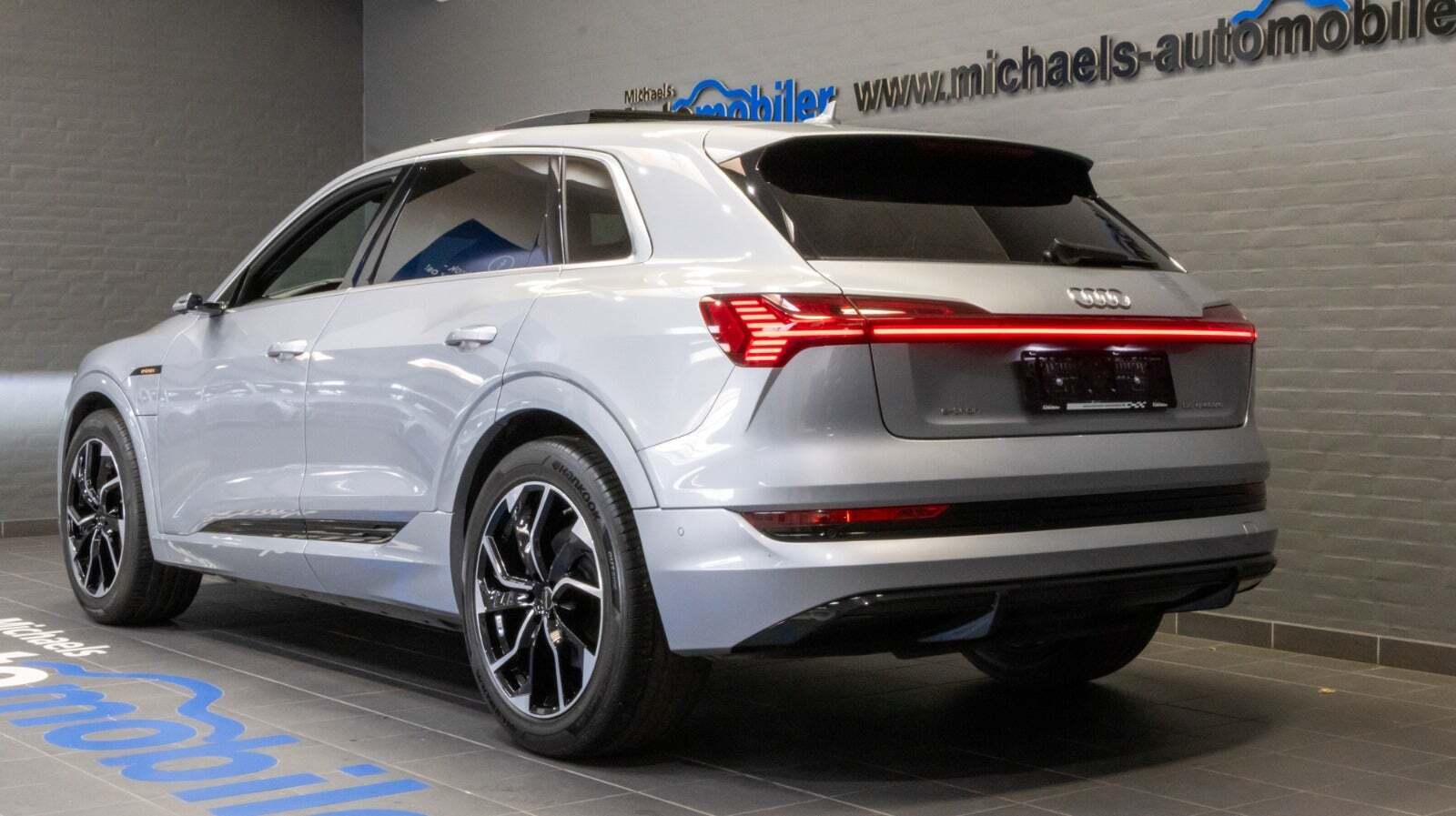 Sølv Audi e-tron fra 2021