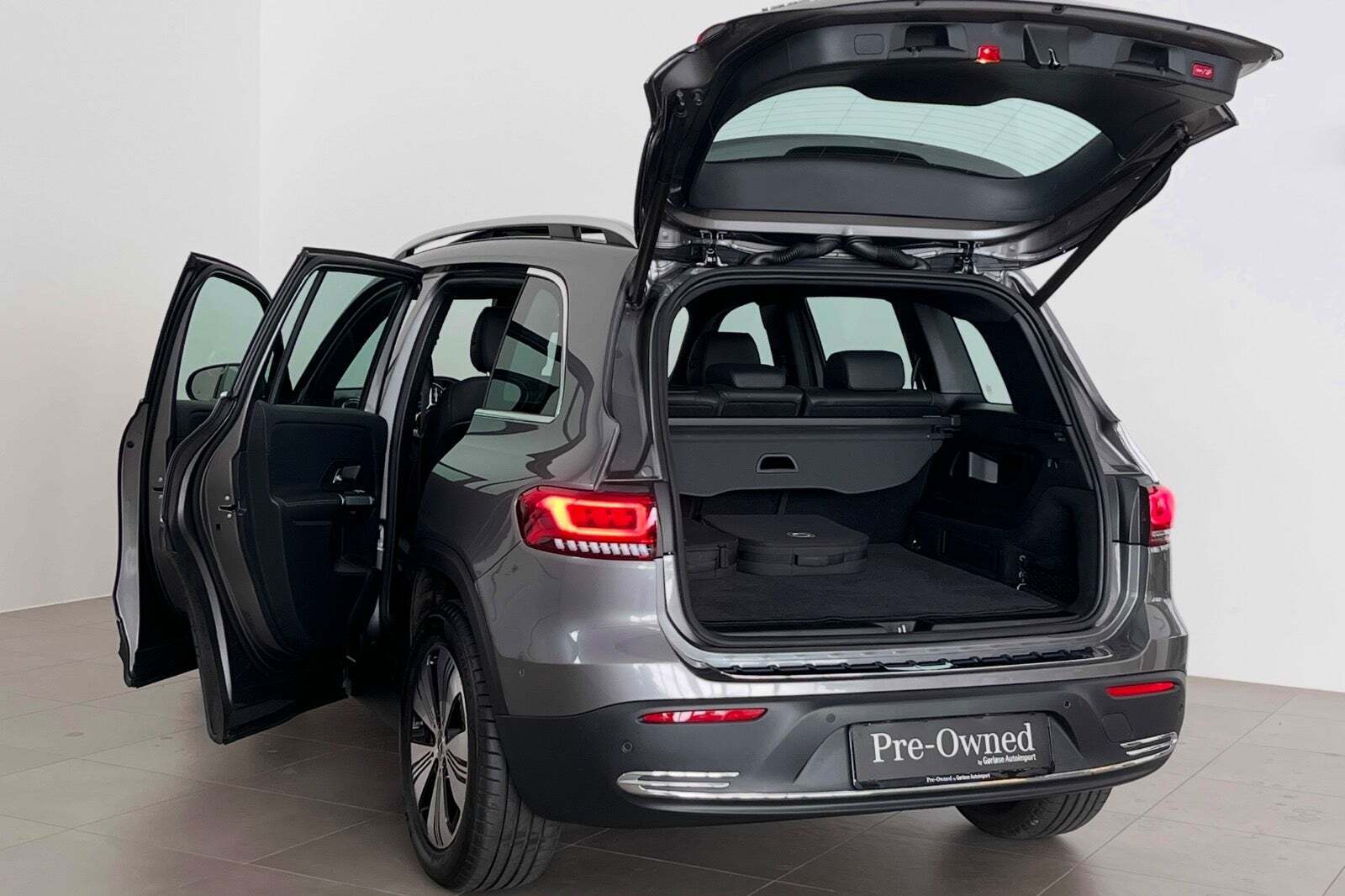 Grå Mercedes EQB250 fra 2024