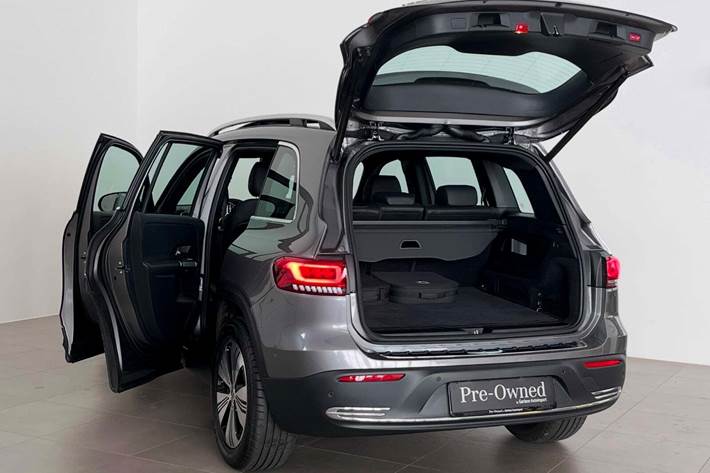 Grå Mercedes EQB250 fra 2024