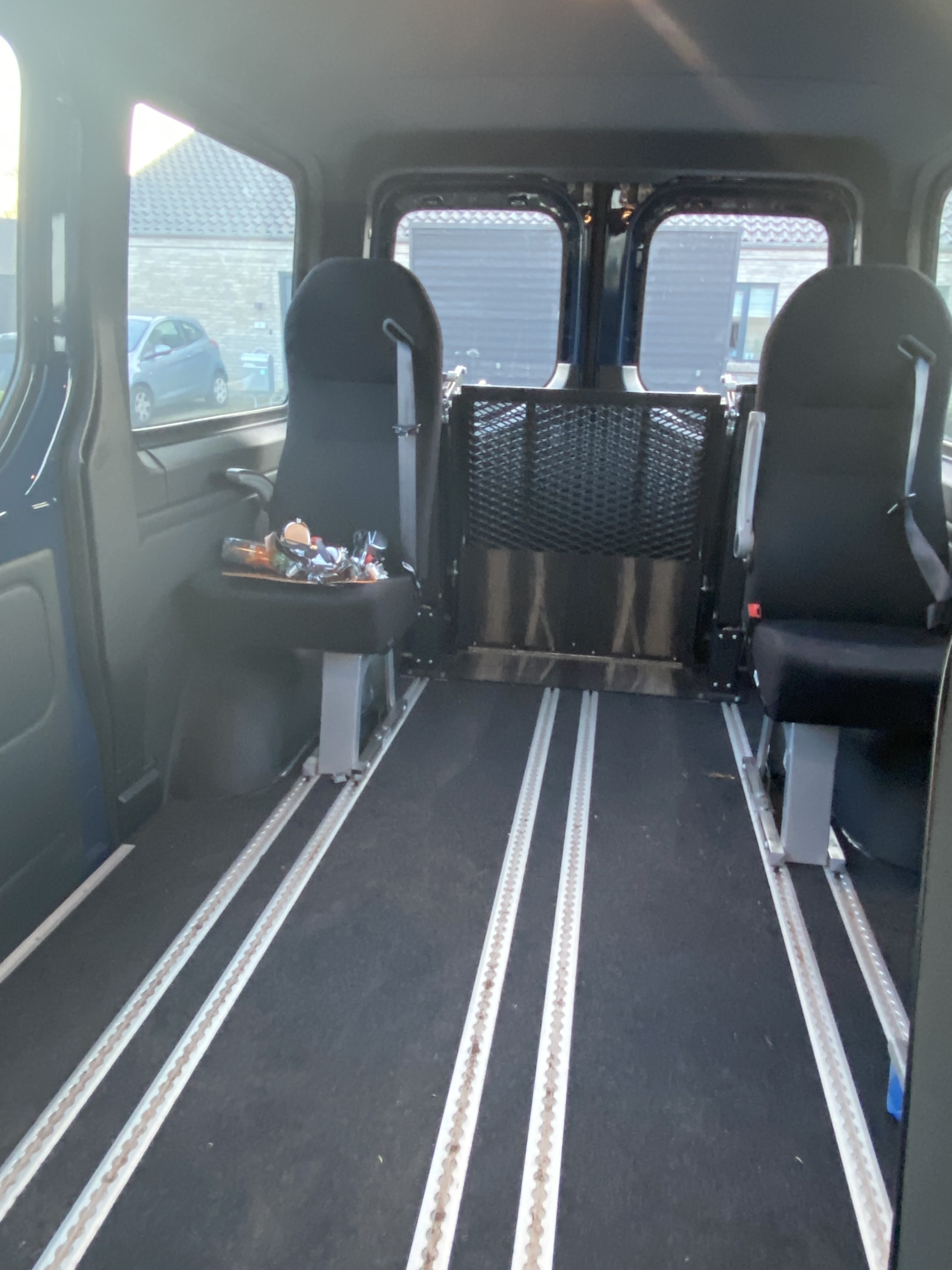 Blå Mercedes Sprinter fra 2024