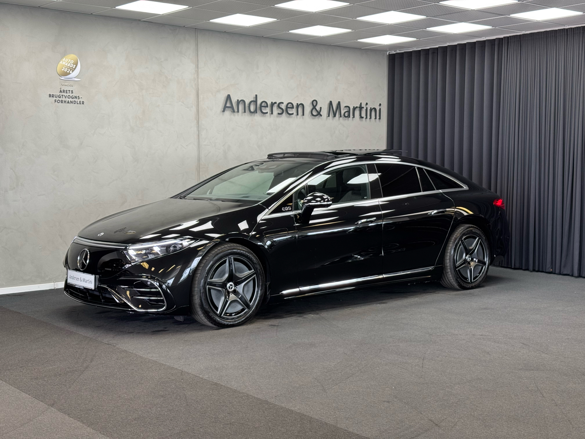 Sort Mercedes EQS 450+ fra 2023